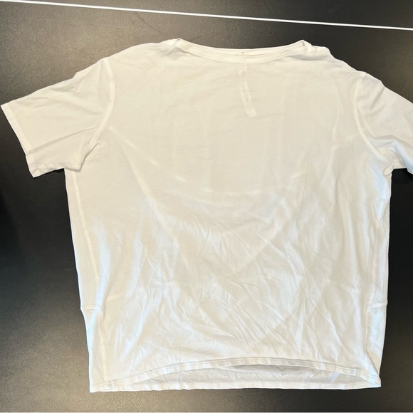 Lululemon Back in Action T Shirt - Picture 1 of 4
